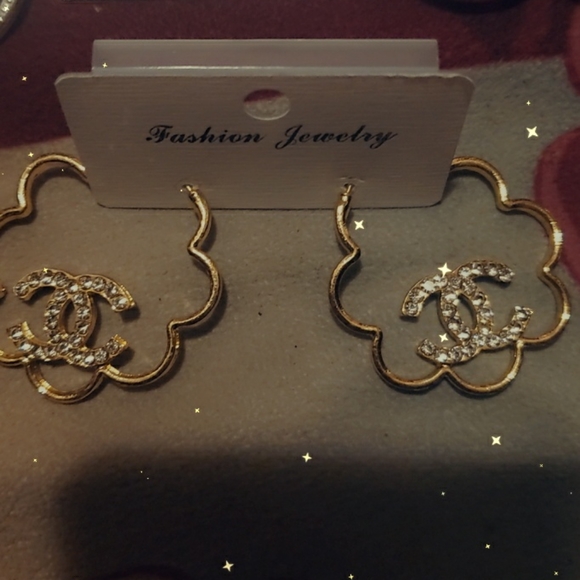 Earings $15 a pair - Picture 5 of 16